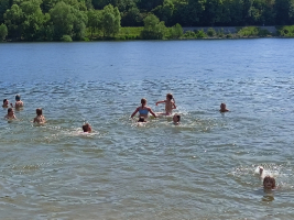 V Jordánu.